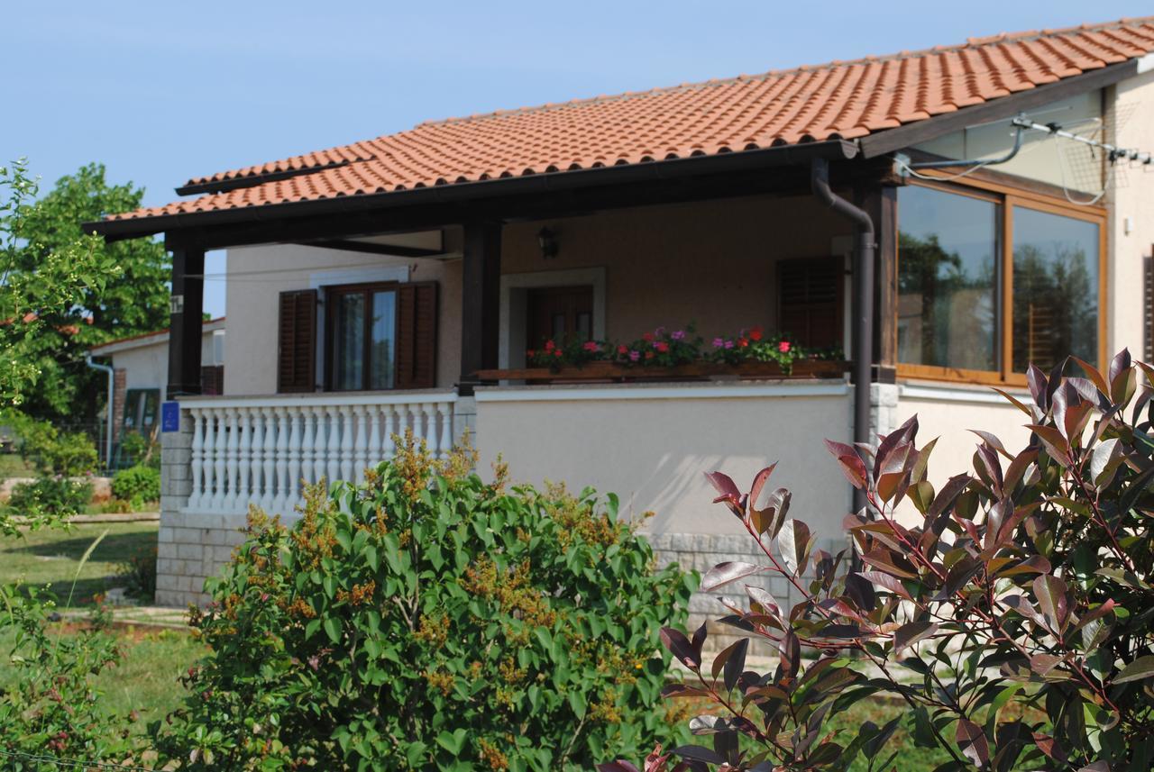 Holiday Home Ana Pula Exterior photo